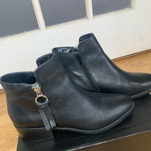 Used once, black Steve Madden zip up booties.